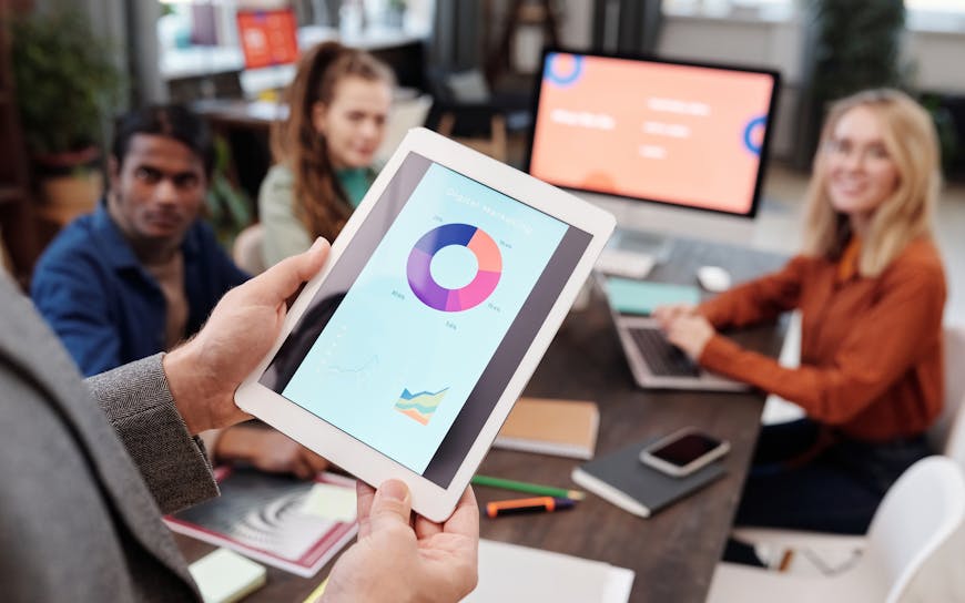 Integracja Google Ads z Google Analytics: Jak analizować dane i optymalizować kampanie